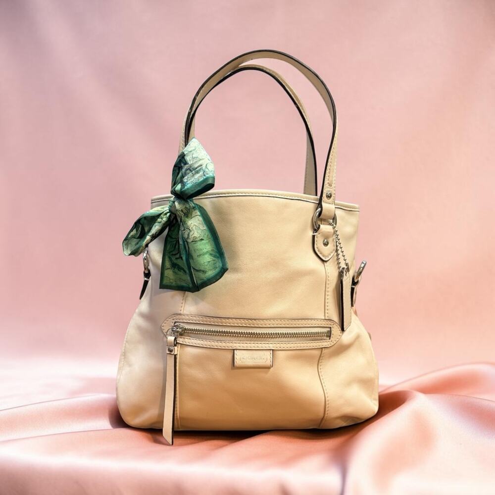 Vintage Coach Daisy Leather Shoulder Tote – Ivory/Cream
